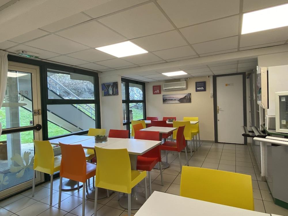 Premiere Classe La Rochelle Sud - 2*